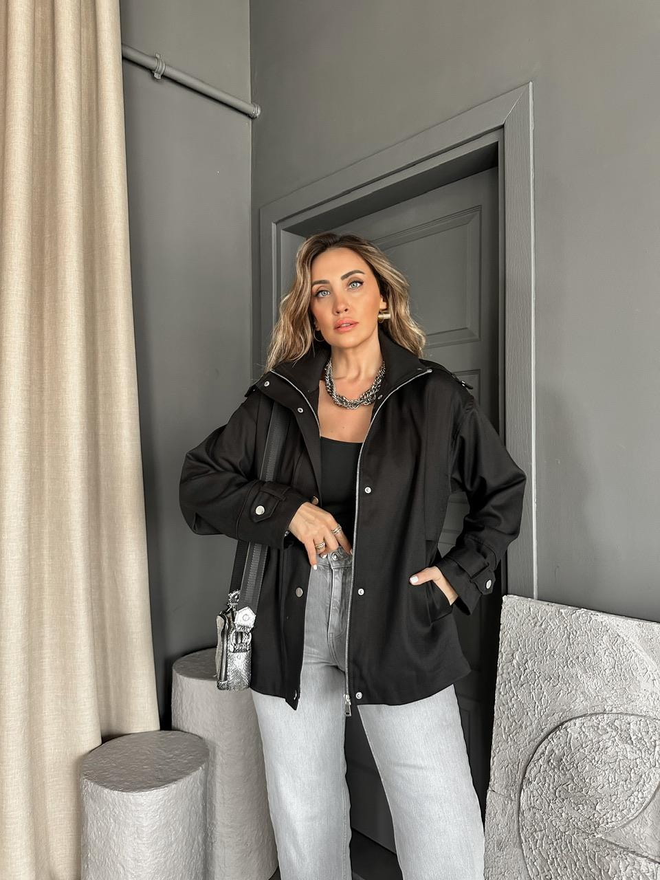 Siyah Manşetli Dik Yaka Trençkot