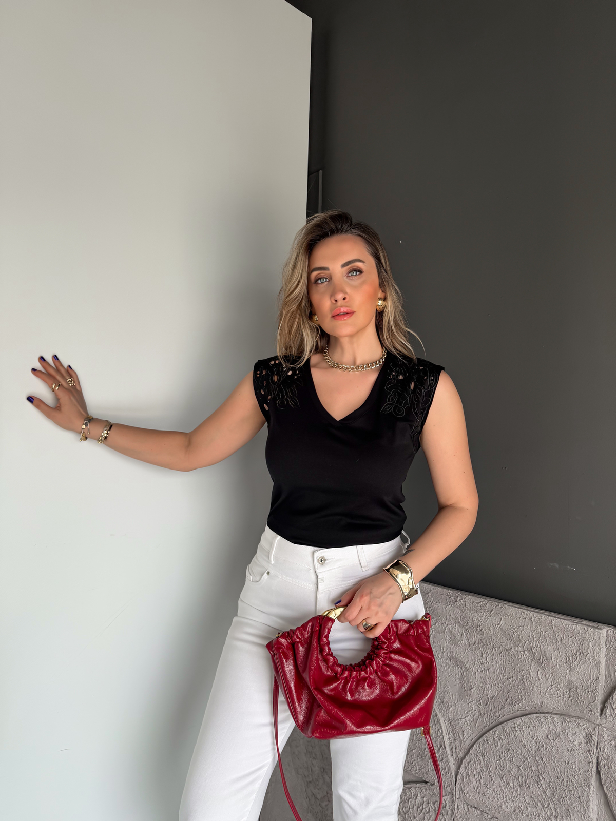 Siyah Nakışlı Kolsuz Tshirt