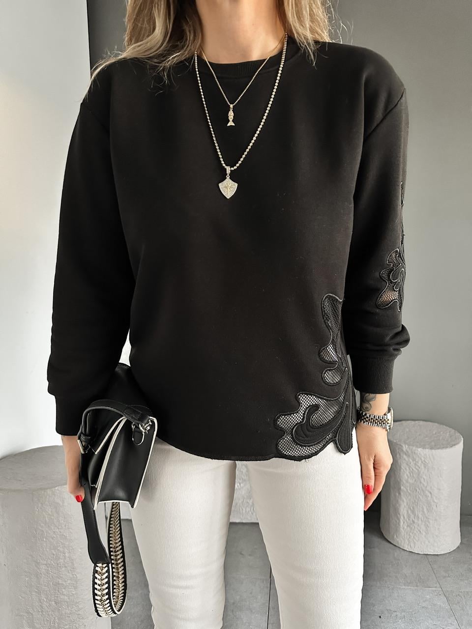 Siyah Nakışlı Marka Model Sweatshirt