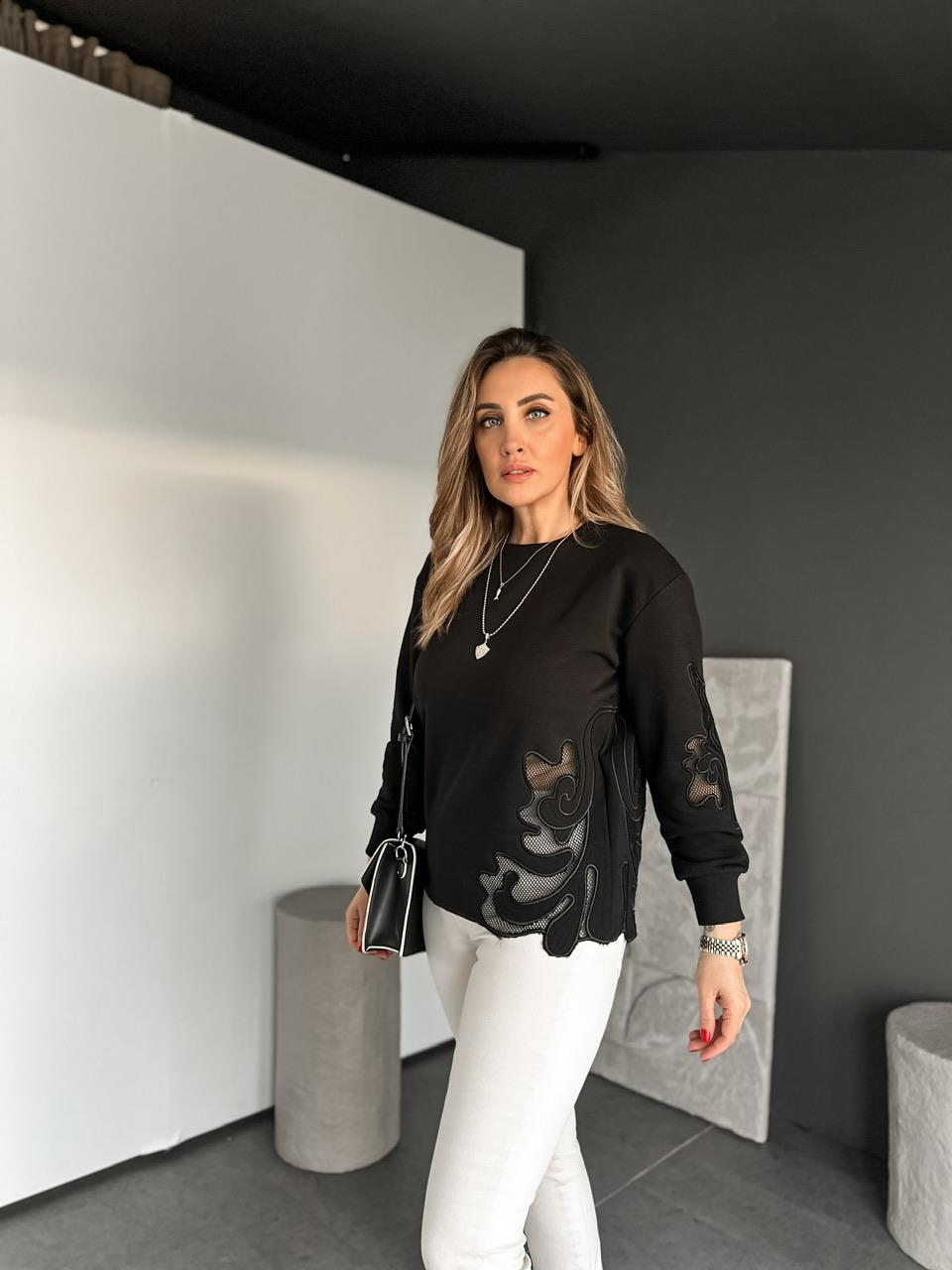 Siyah Nakışlı Marka Model Sweatshirt