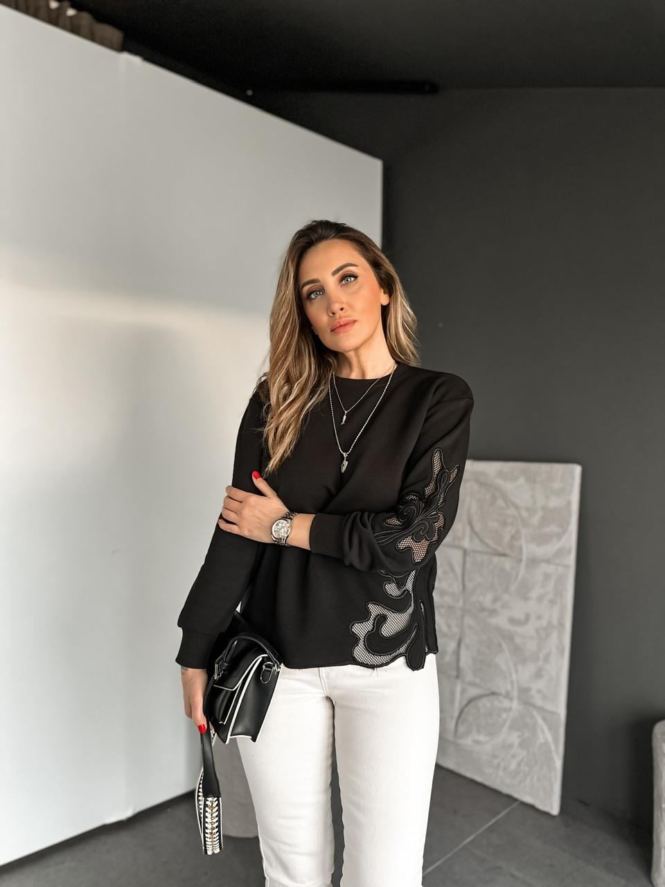 Siyah Nakışlı Marka Model Sweatshirt