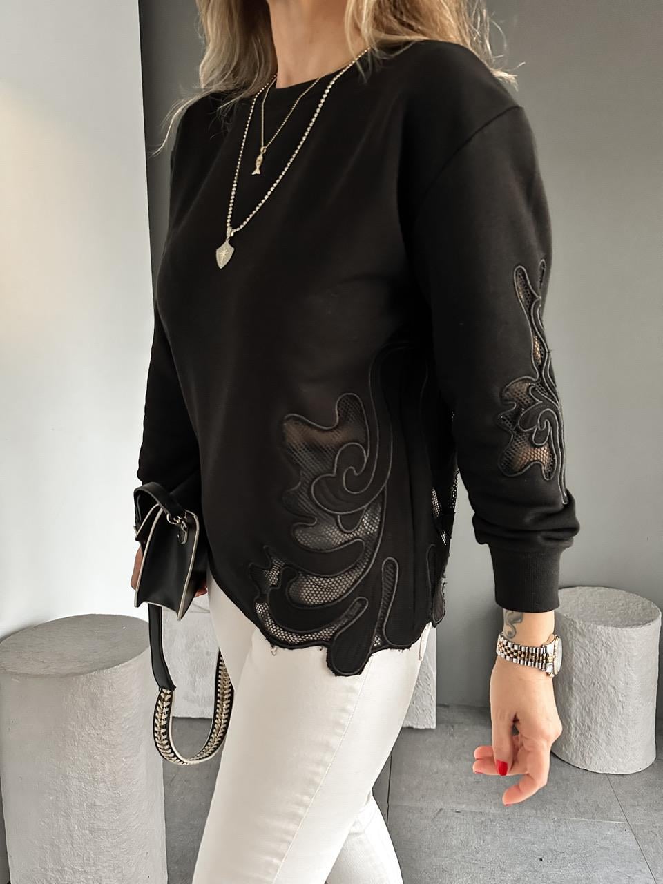 Siyah Nakışlı Marka Model Sweatshirt