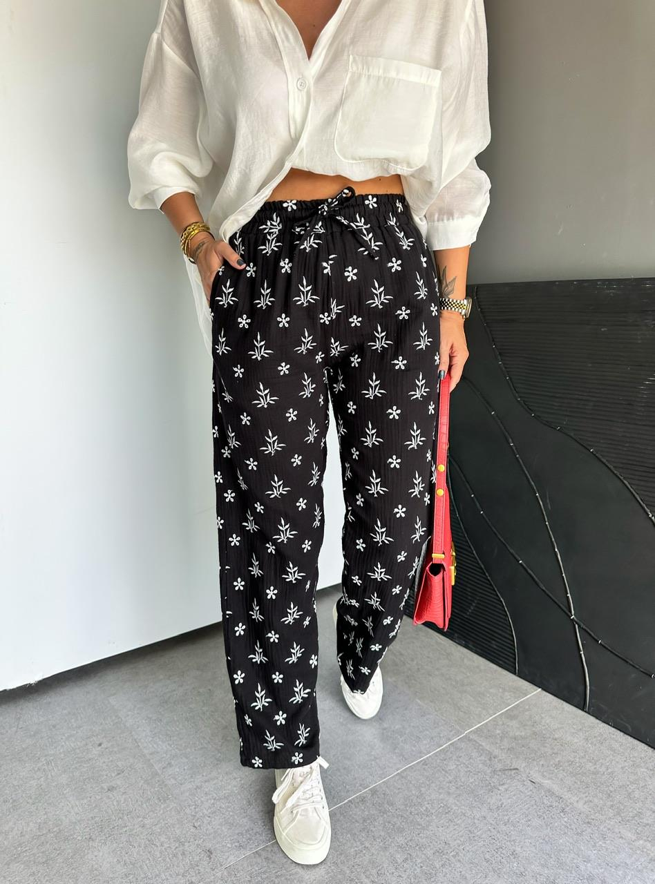 Siyah Nakışlı Müslin Pantolon