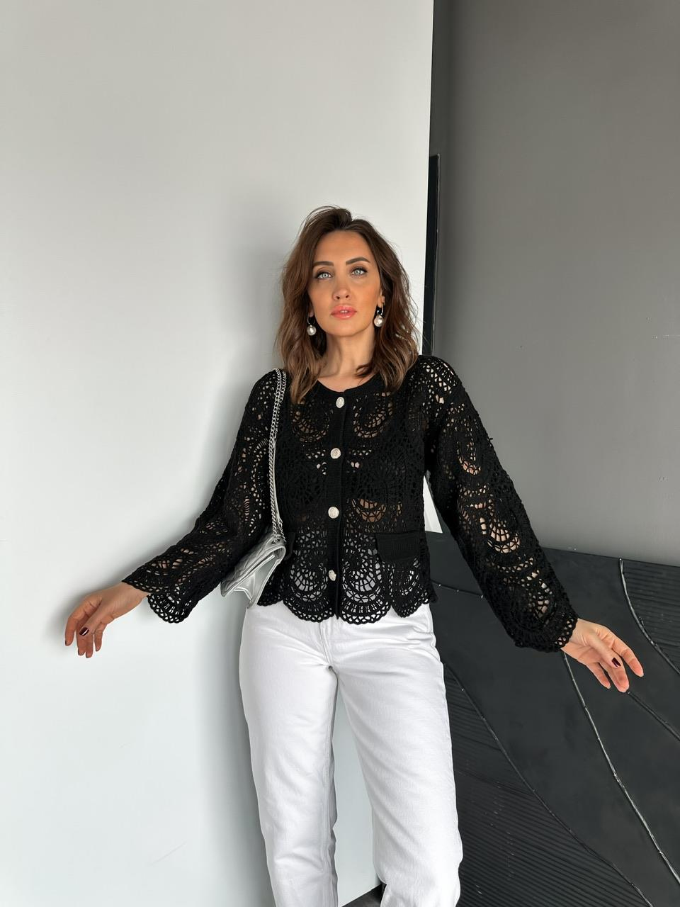 Siyah Nakışlı Örme Hırka