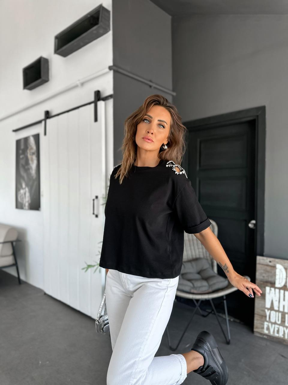 Siyah Omuzları Taş İşlemeli Tshirt