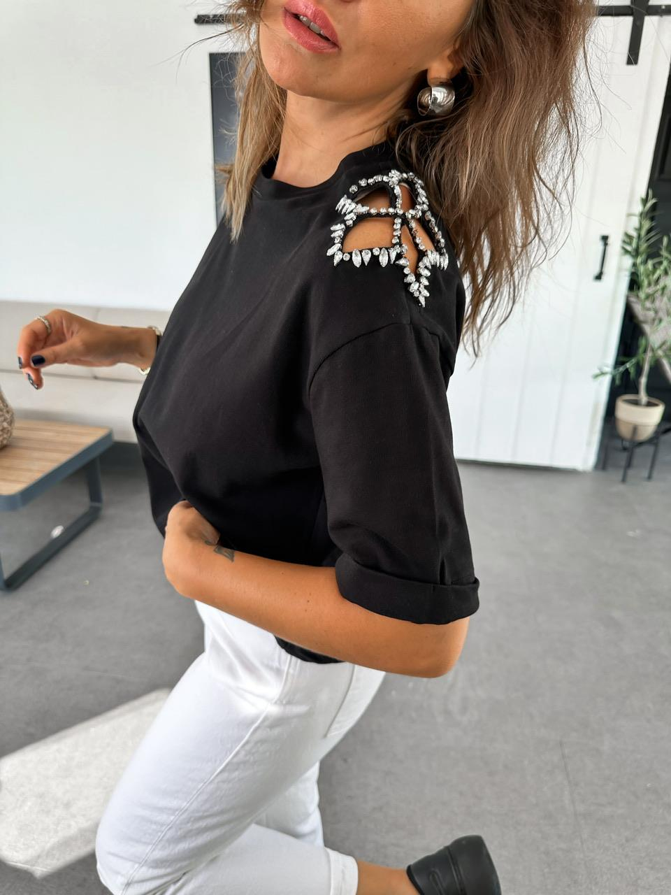 Siyah Omuzları Taş İşlemeli Tshirt