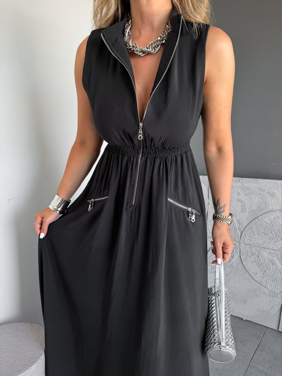 Siyah Önü Ve Cebi Fermuarlı Uzun Elbise
