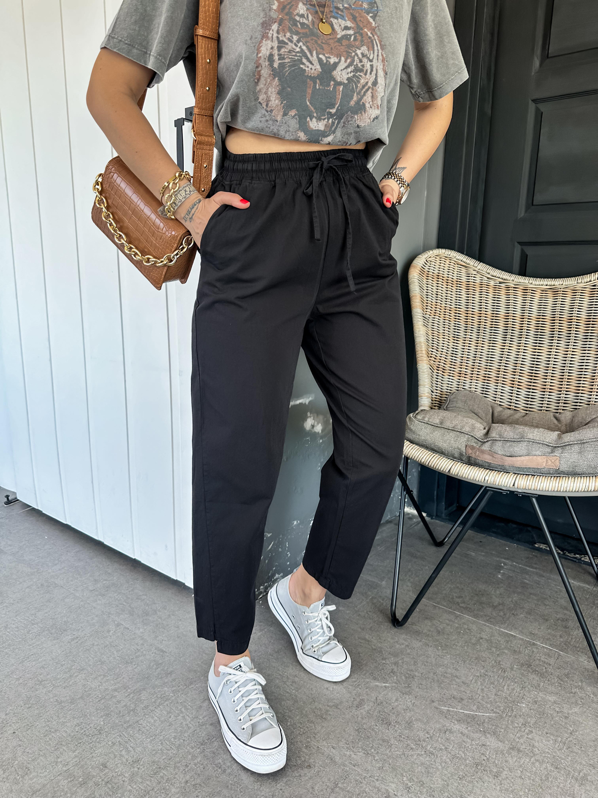 Siyah Paça Detaylı Cotton Pantolon