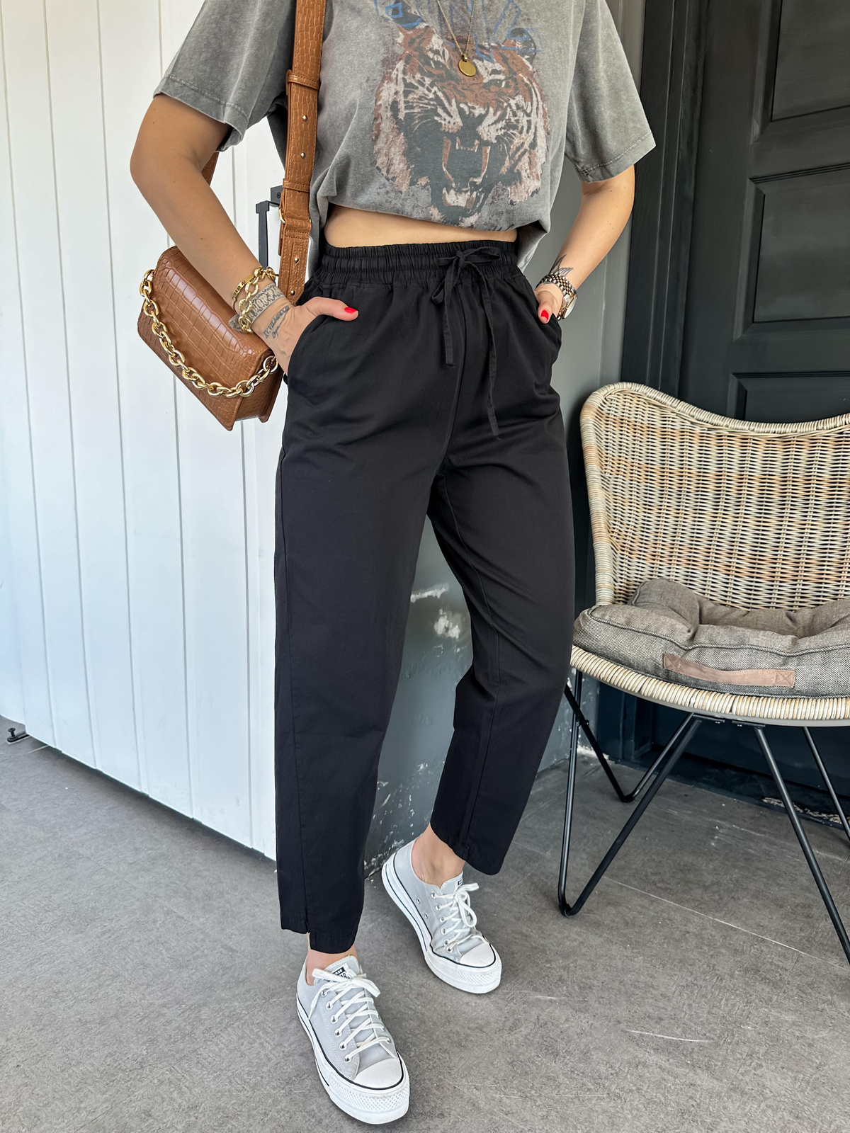 Siyah Paça Detaylı Cotton Pantolon
