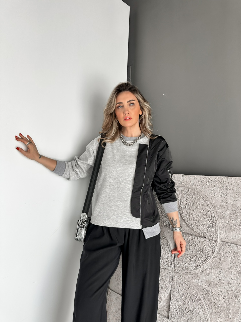 Siyah Paraşüt Parçalı Fermuarlı Sweatshirt