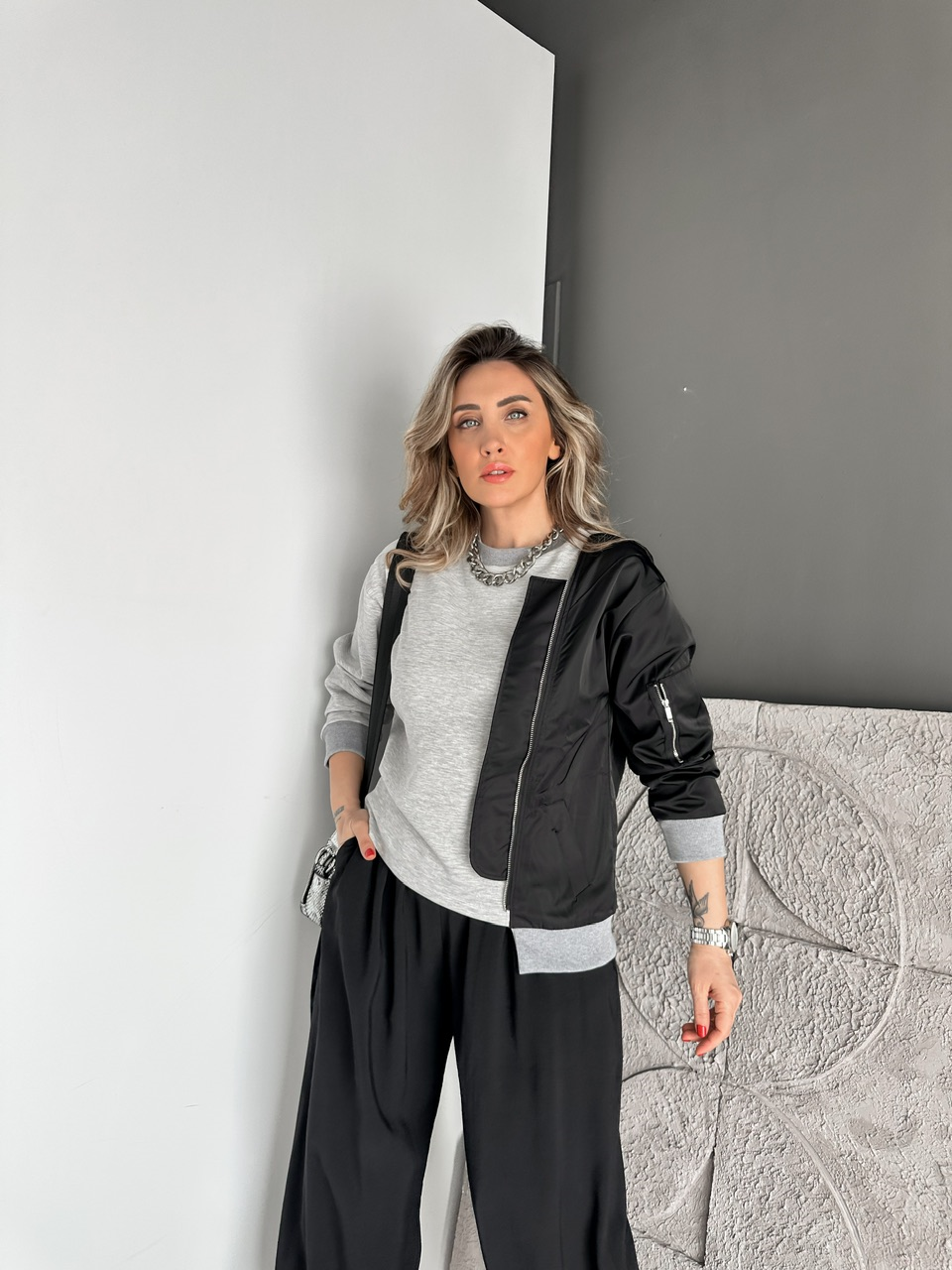 Siyah Paraşüt Parçalı Fermuarlı Sweatshirt