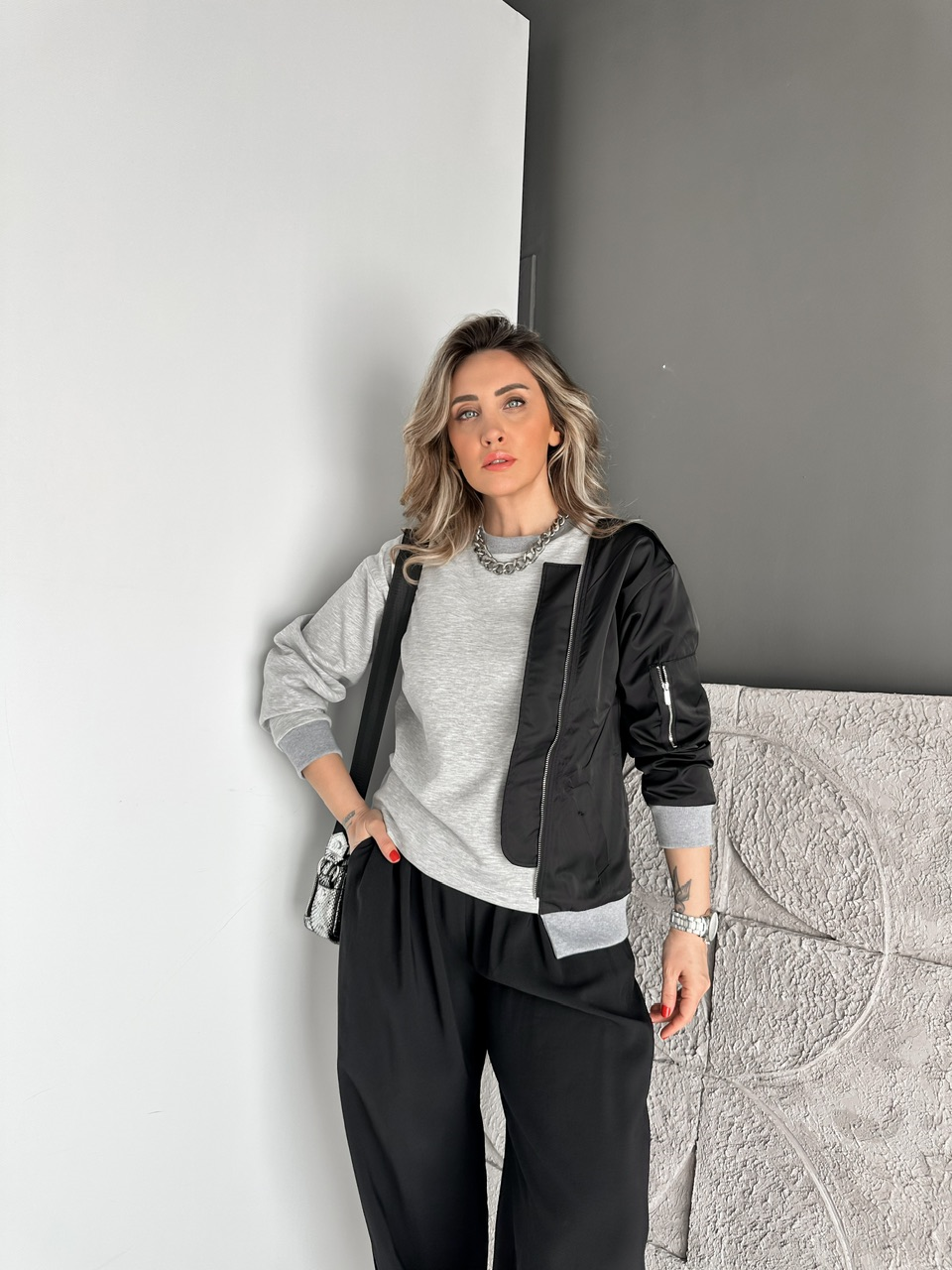 Siyah Paraşüt Parçalı Fermuarlı Sweatshirt