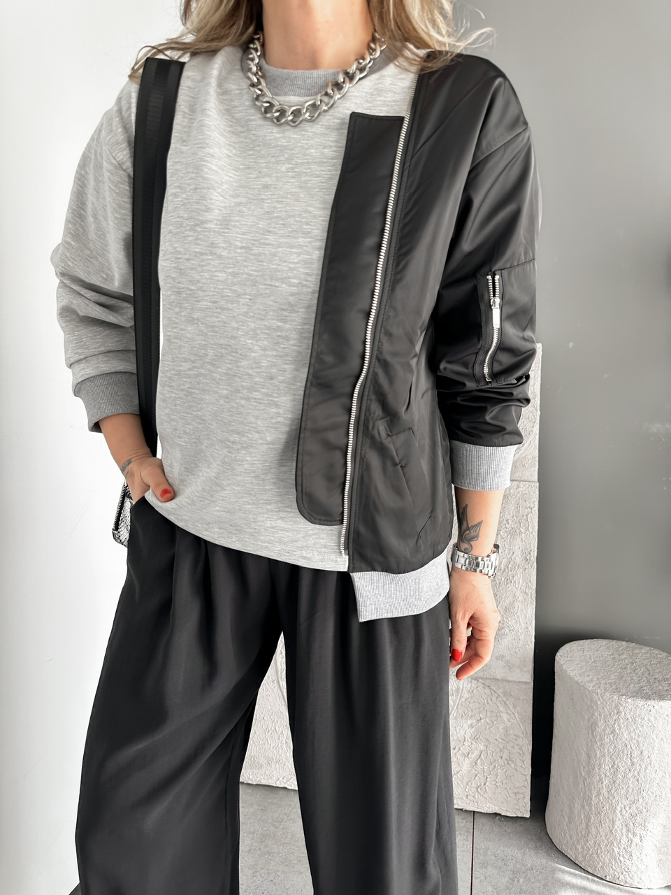 Siyah Paraşüt Parçalı Fermuarlı Sweatshirt