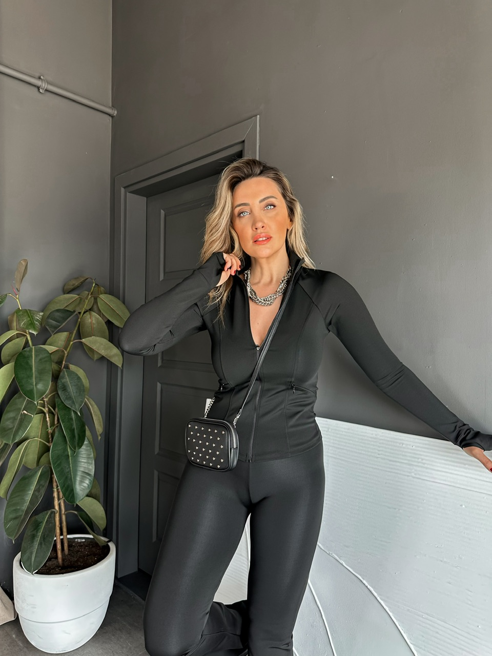 Siyah Parmaklı Likralı Spor Takım