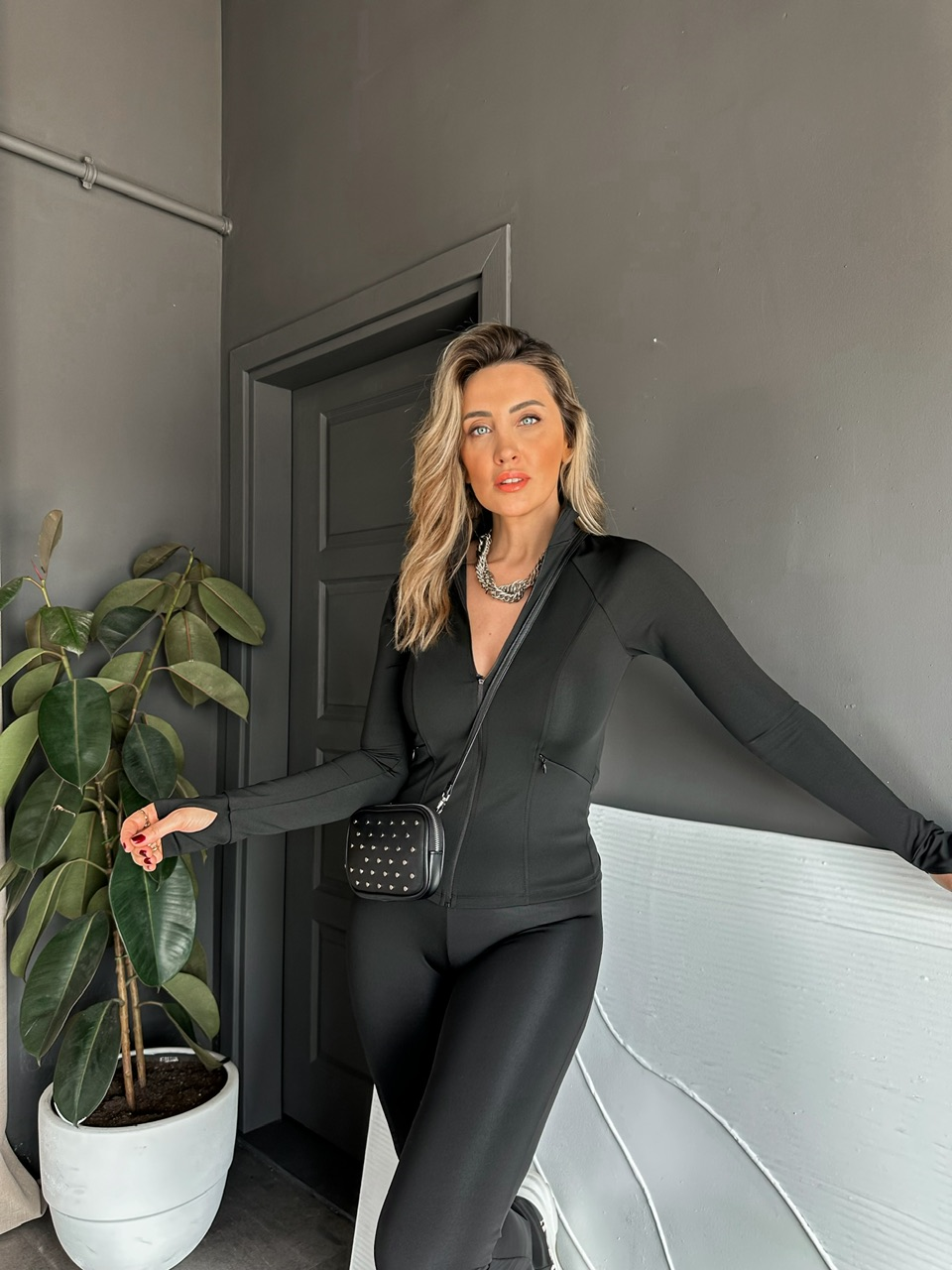 Siyah Parmaklı Likralı Spor Takım