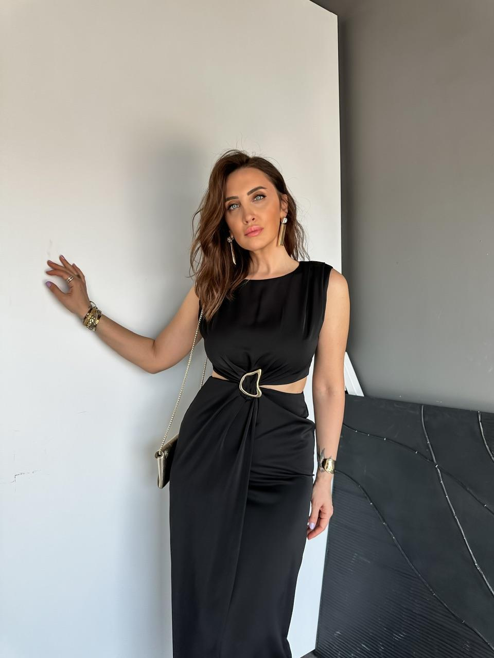 Siyah Pencere Detaylı Tokalı Elbise