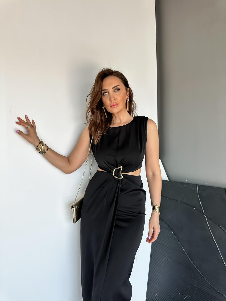 Siyah Pencere Detaylı Tokalı Elbise