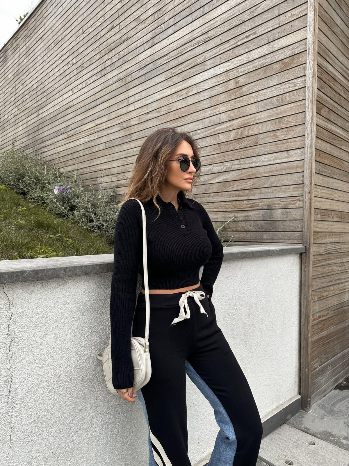 Siyah Polo Yaka Crop Kazak