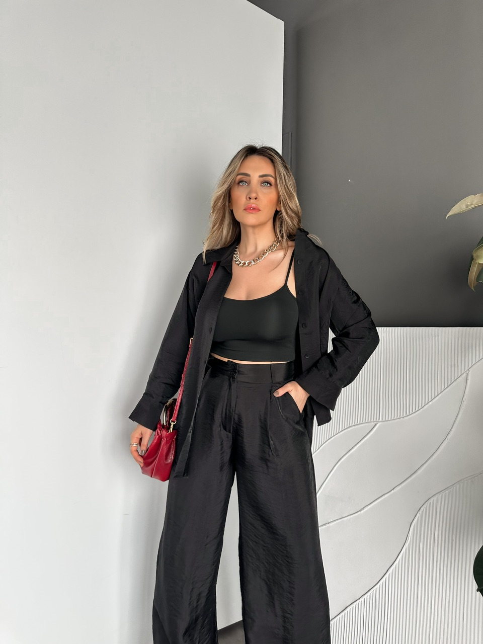 Siyah Saten Gömlekli Bol Pantolon Takım