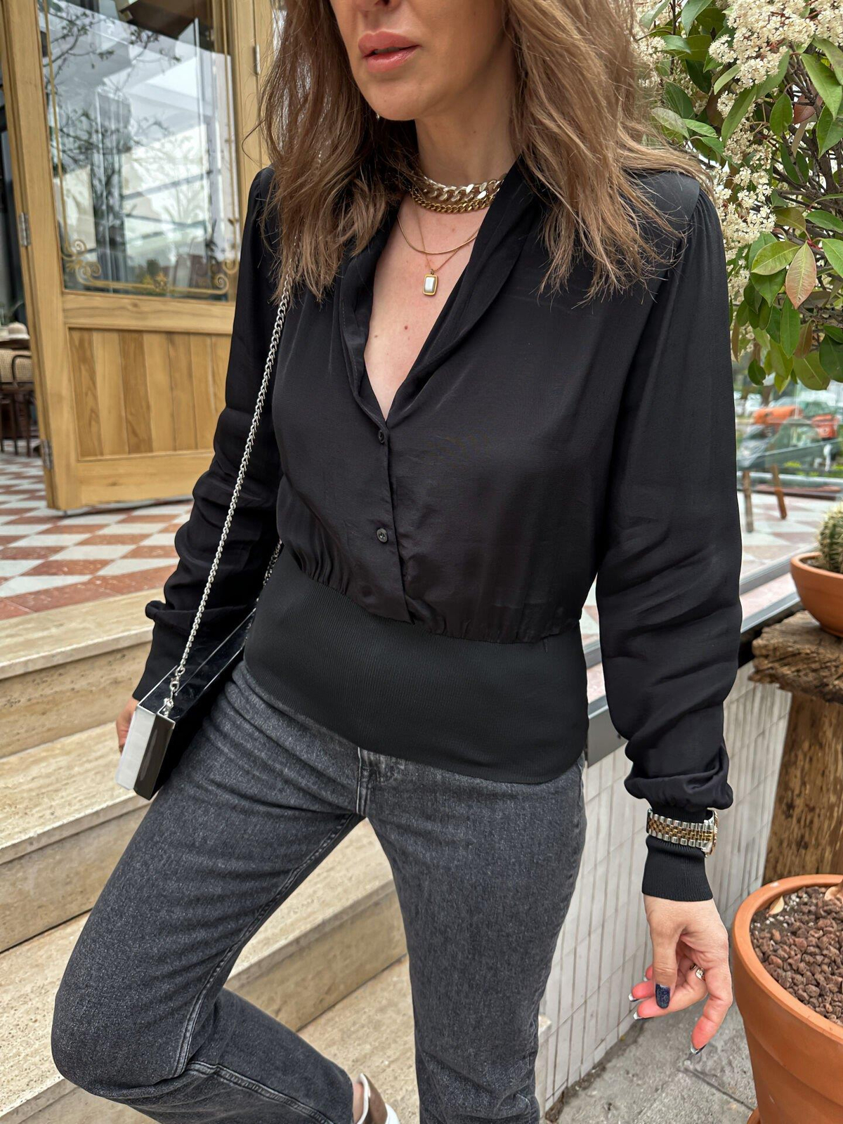 Siyah Saten Lastik Detaylı Bluz