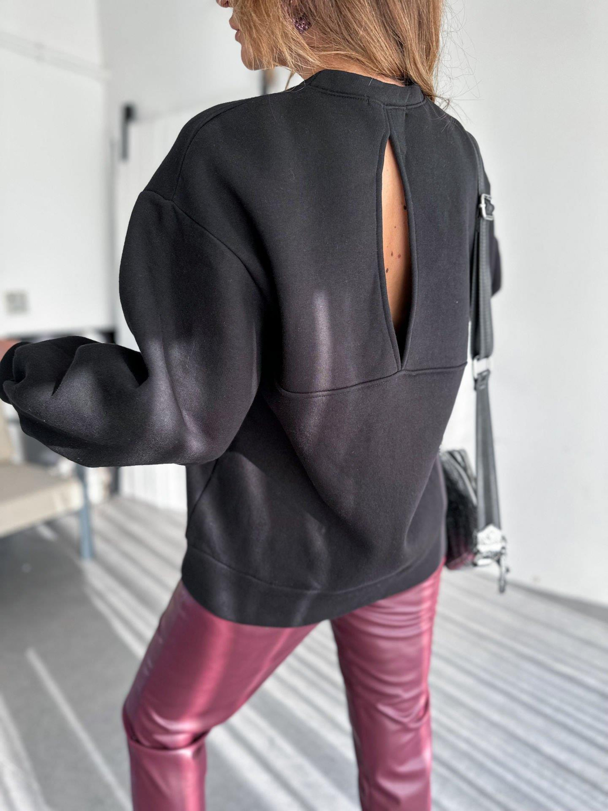 Siyah Sırtı Pencere Detaylı Sweatshirt
