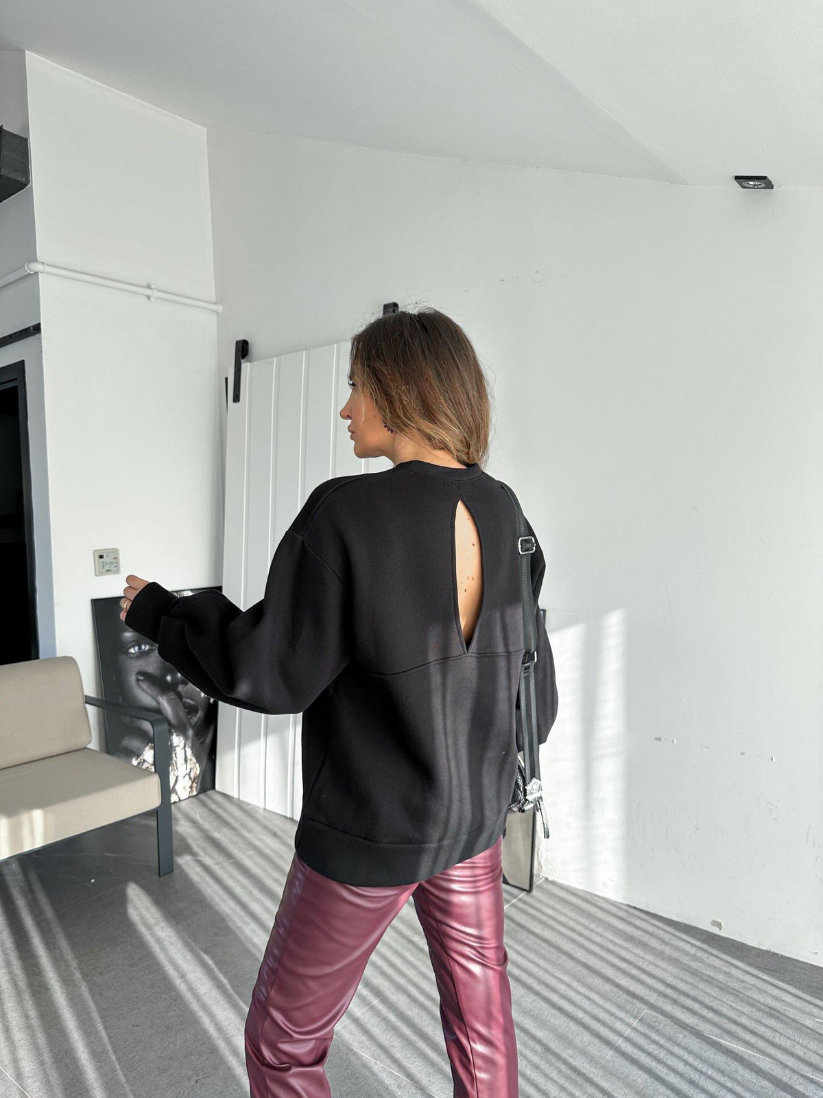 Siyah Sırtı Pencere Detaylı Sweatshirt
