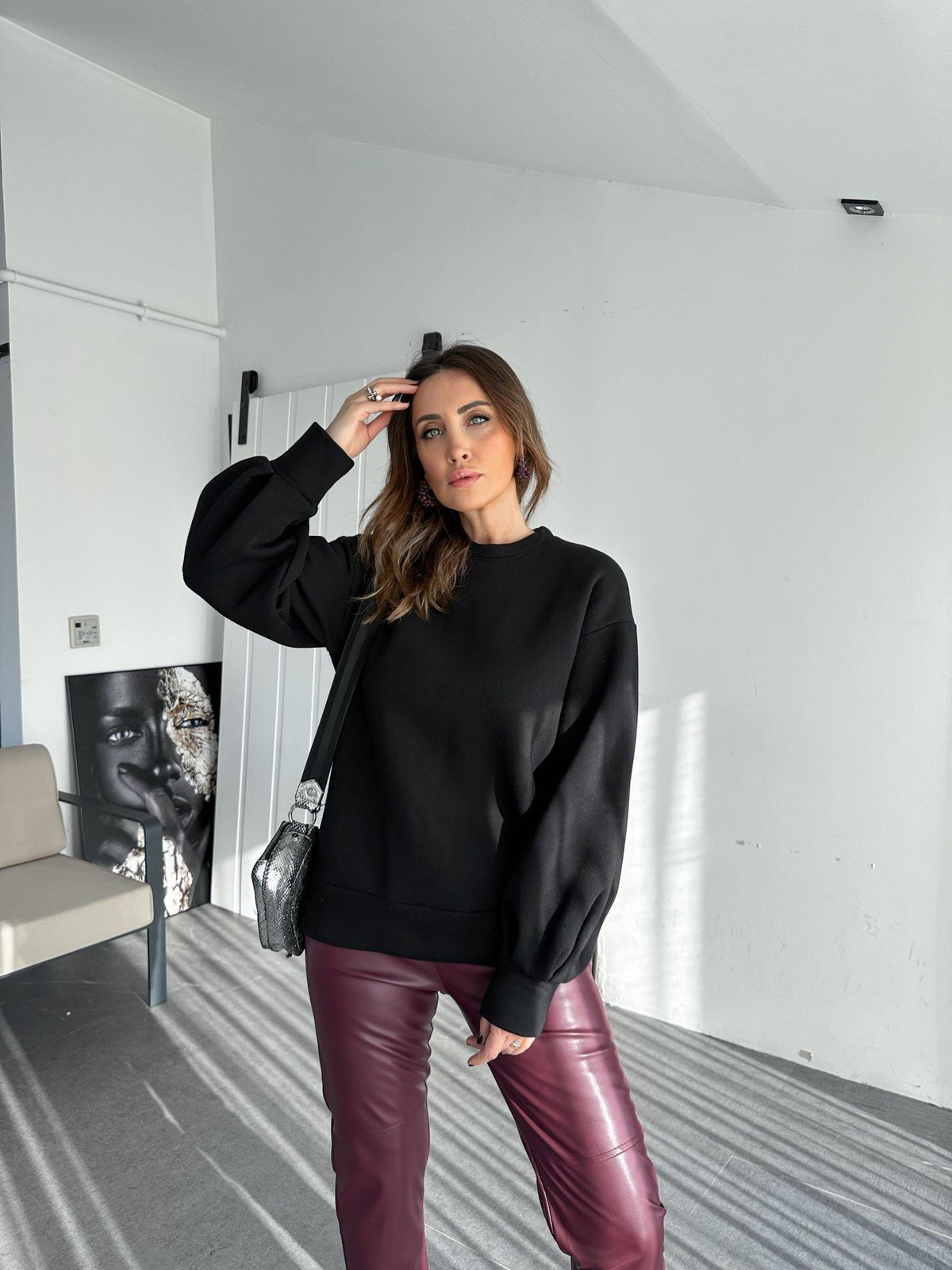 Siyah Sırtı Pencere Detaylı Sweatshirt
