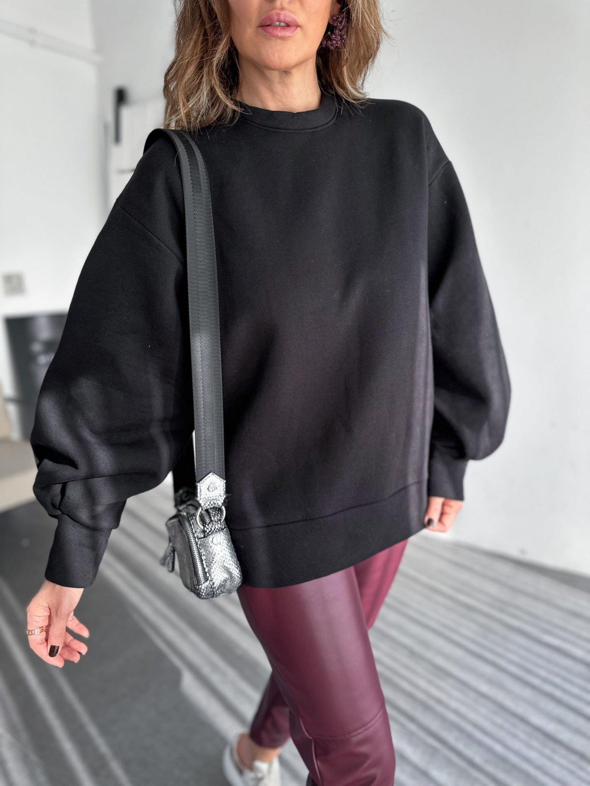 Siyah Sırtı Pencere Detaylı Sweatshirt