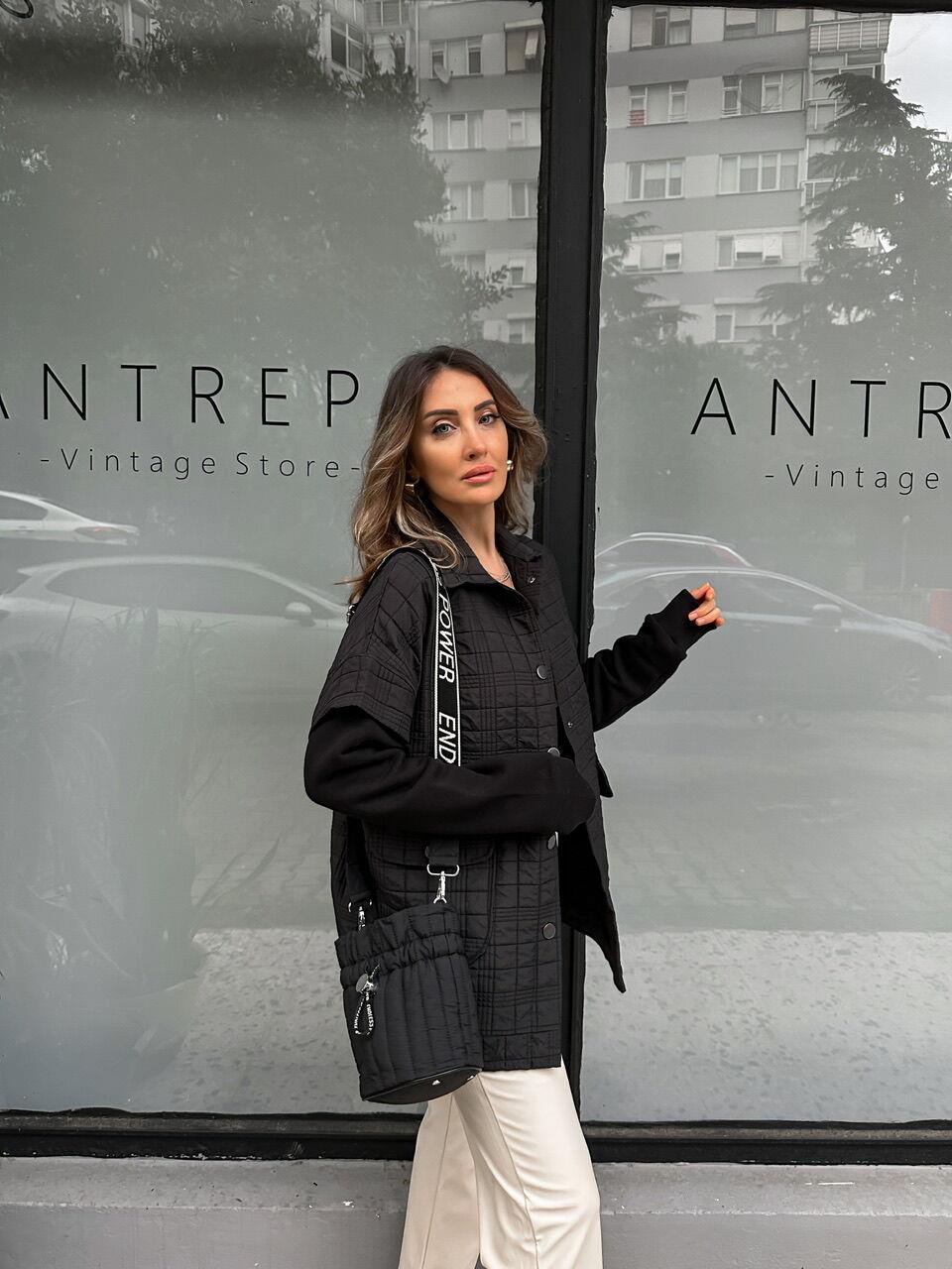 Siyah Sweat Detaylı Çıtçıtlı Ceket