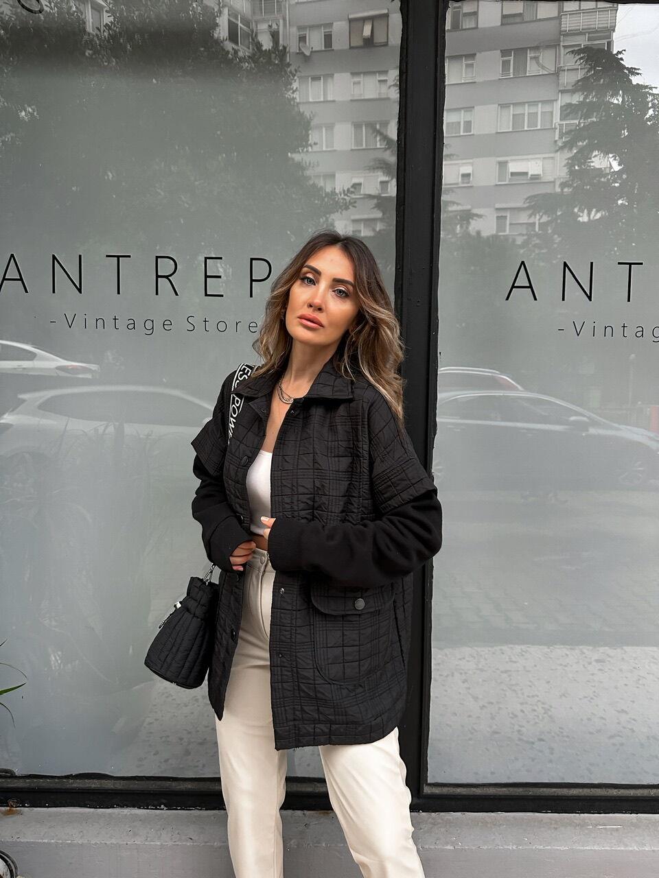 Siyah Sweat Detaylı Çıtçıtlı Ceket