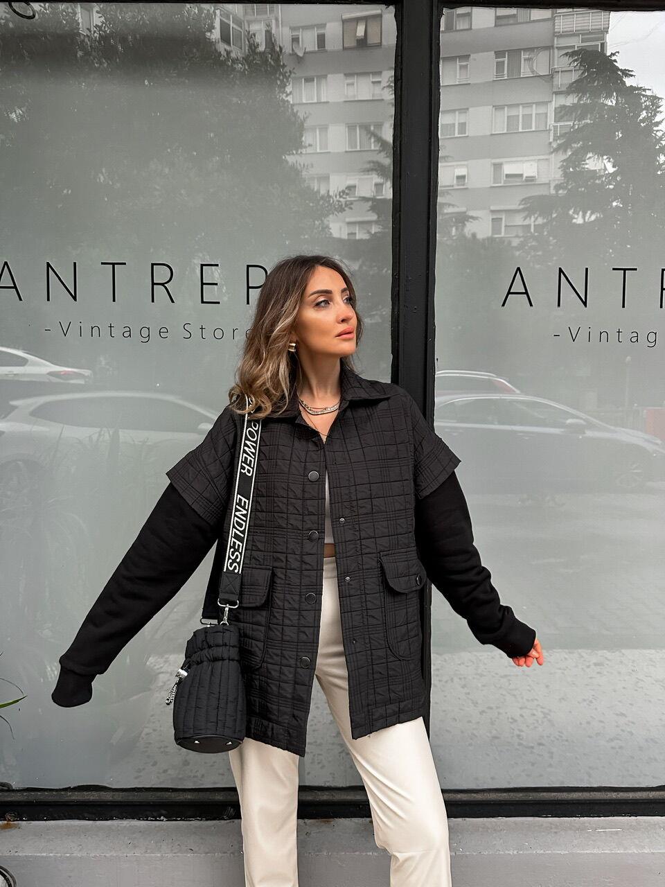 Siyah Sweat Detaylı Çıtçıtlı Ceket