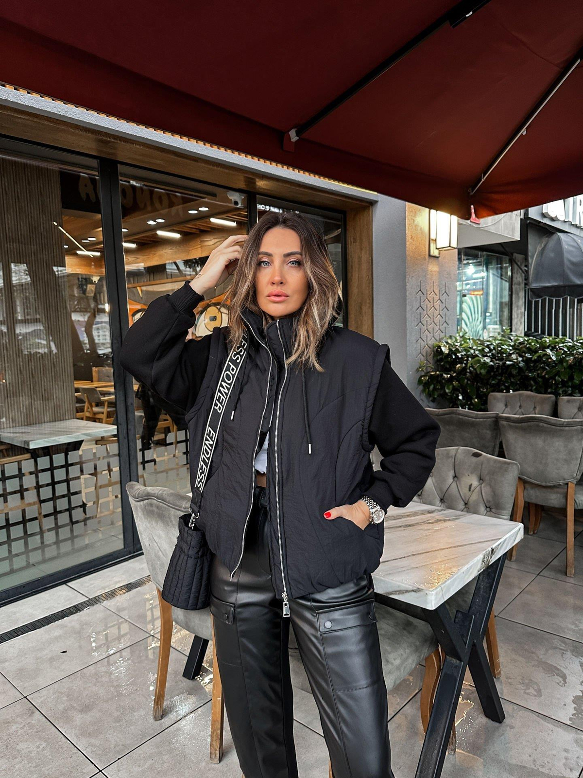 Siyah Sweat Detaylı Premium Mont
