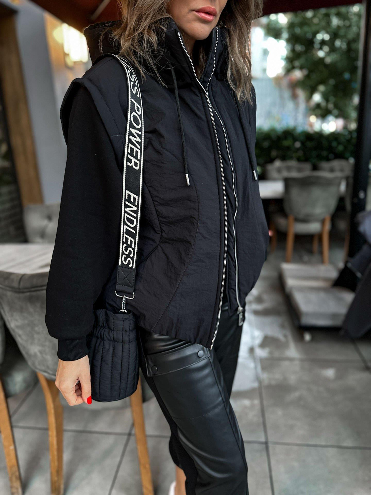 Siyah Sweat Detaylı Premium Mont