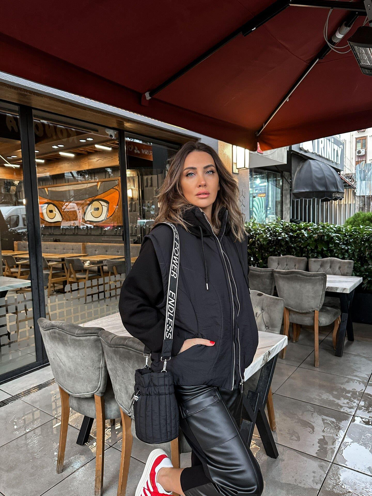 Siyah Sweat Detaylı Premium Mont