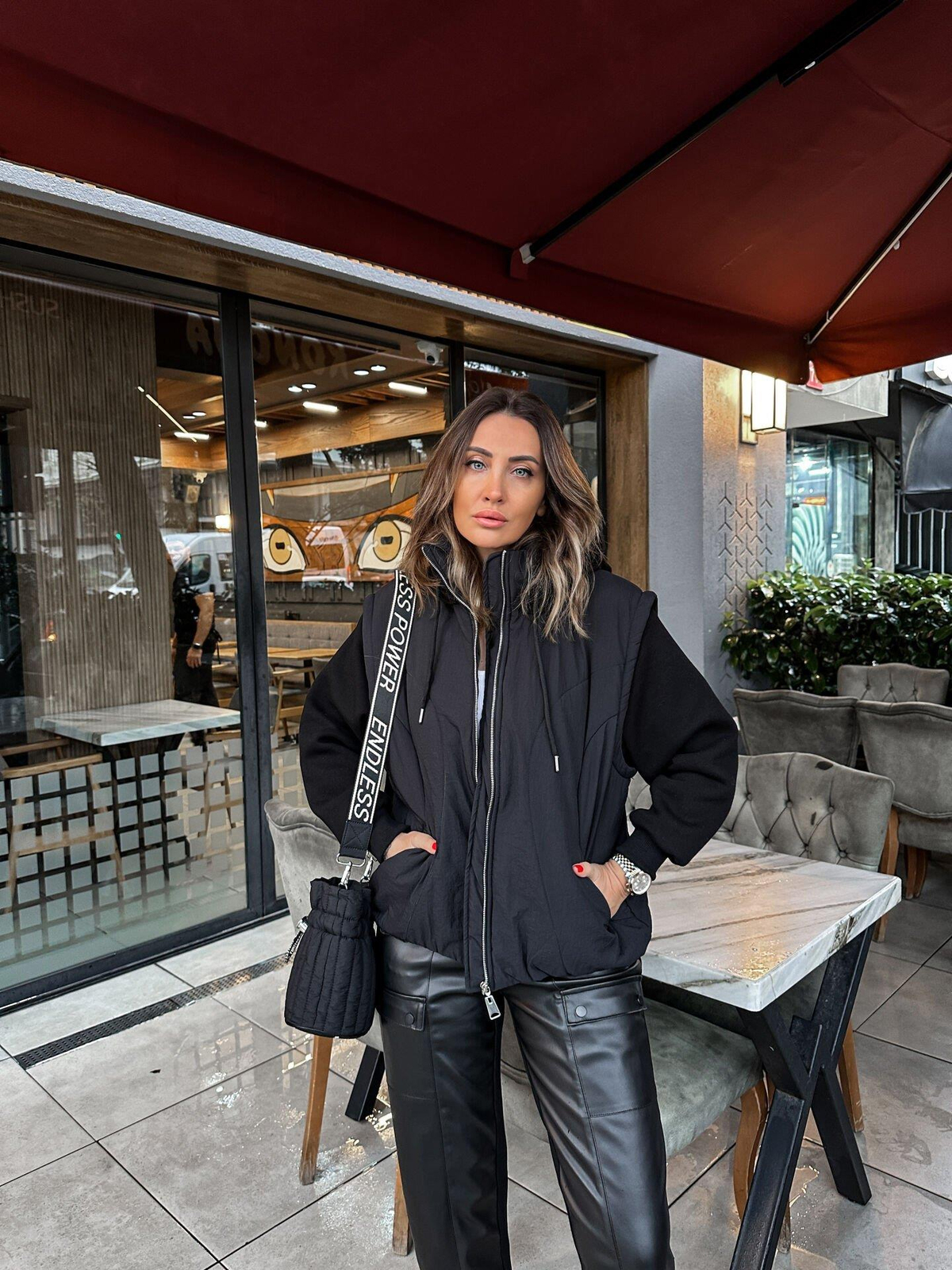 Siyah Sweat Detaylı Premium Mont