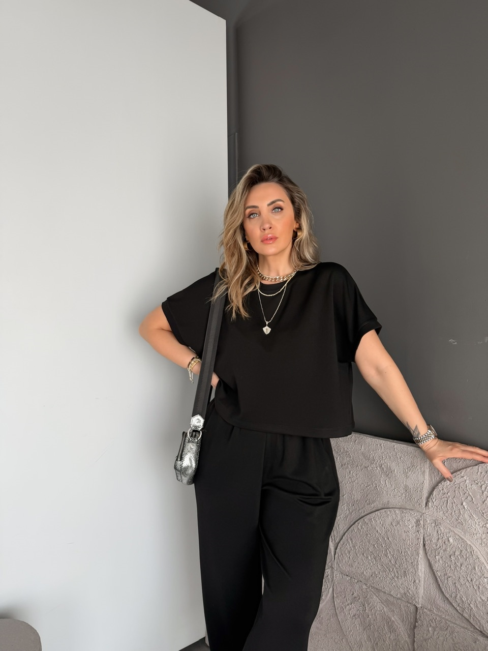 Siyah T Kol Likralı Modal Takım