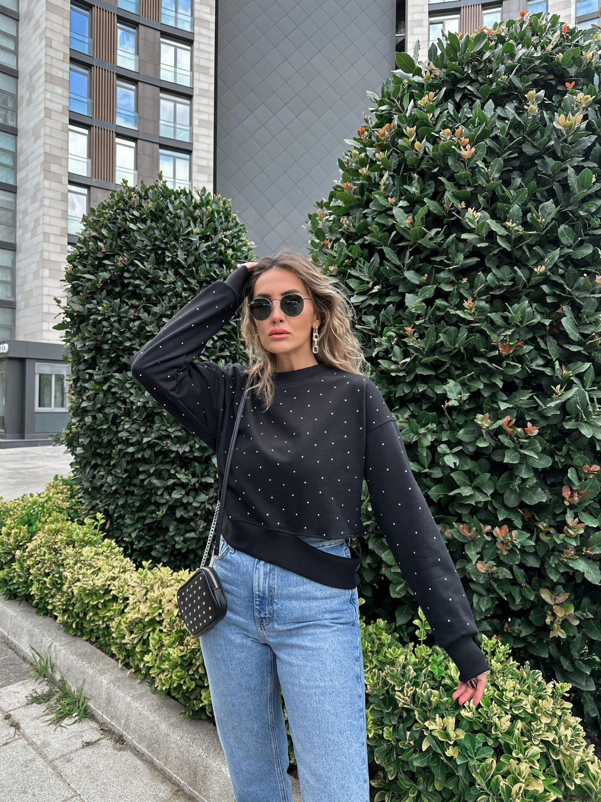Siyah Taş Baskılı Sweatshirt