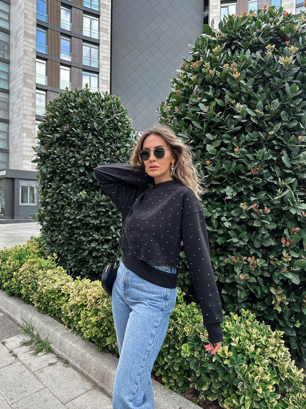 Siyah Taş Baskılı Sweatshirt