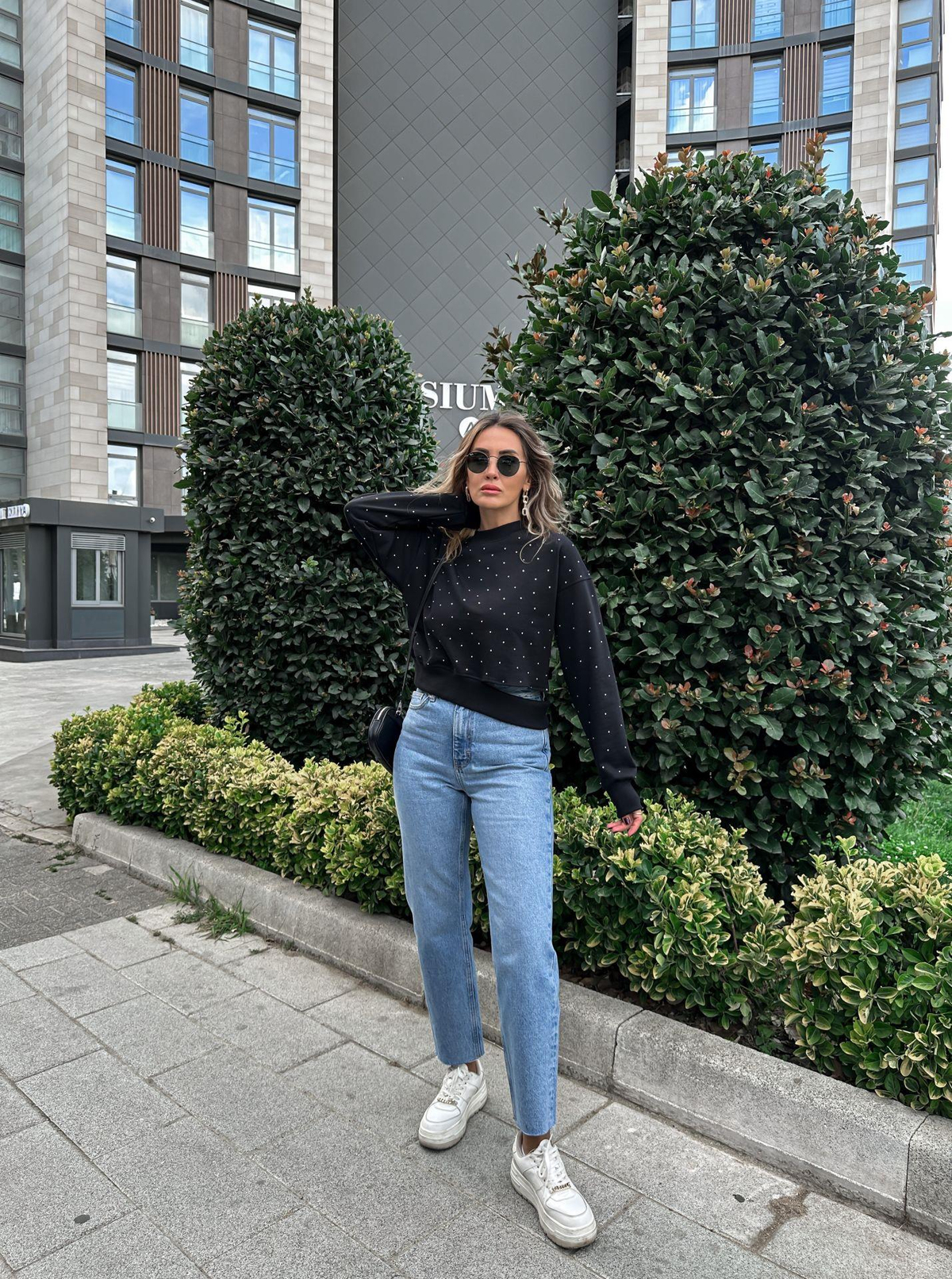 Siyah Taş Baskılı Sweatshirt