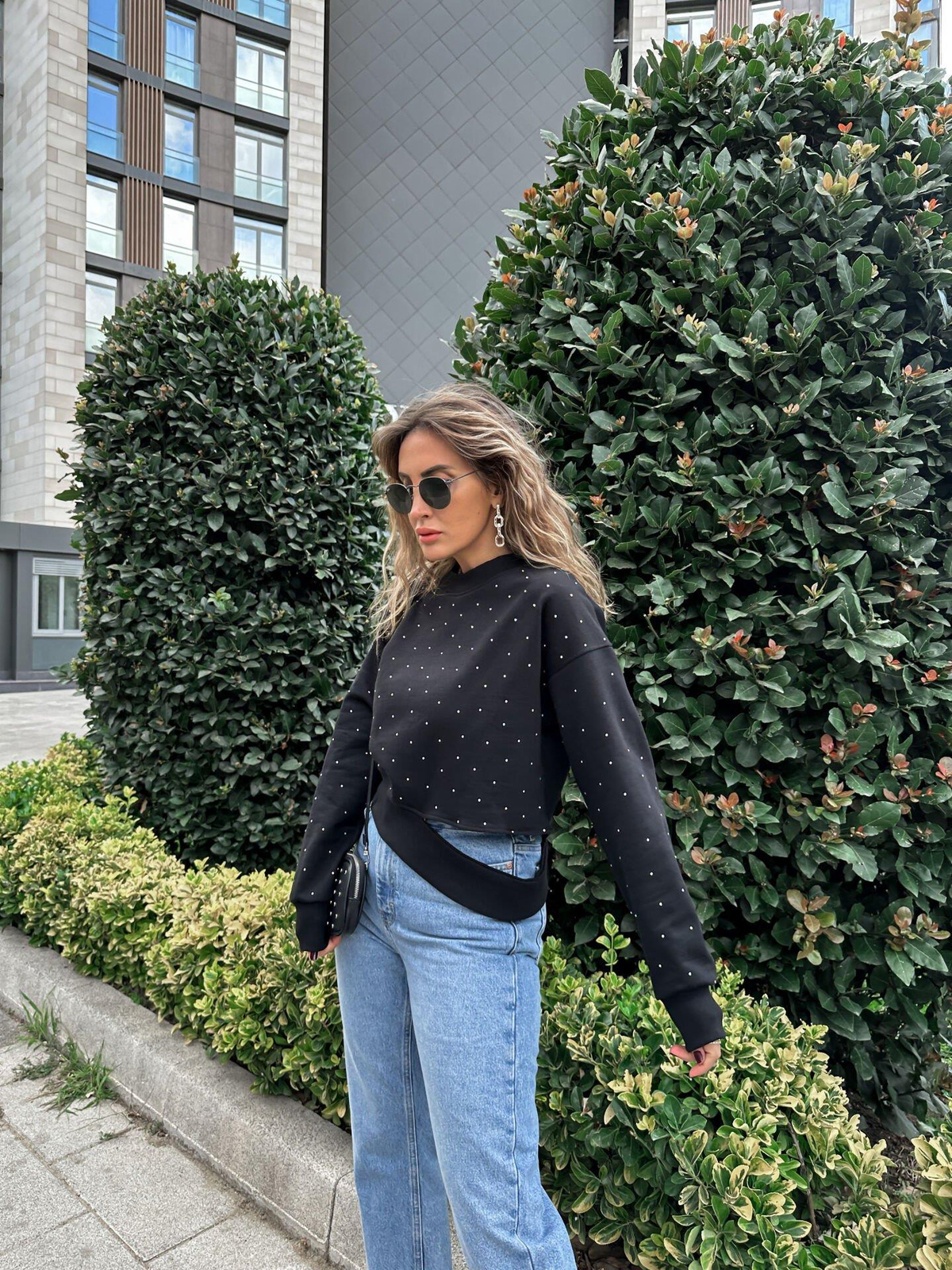 Siyah Taş Baskılı Sweatshirt