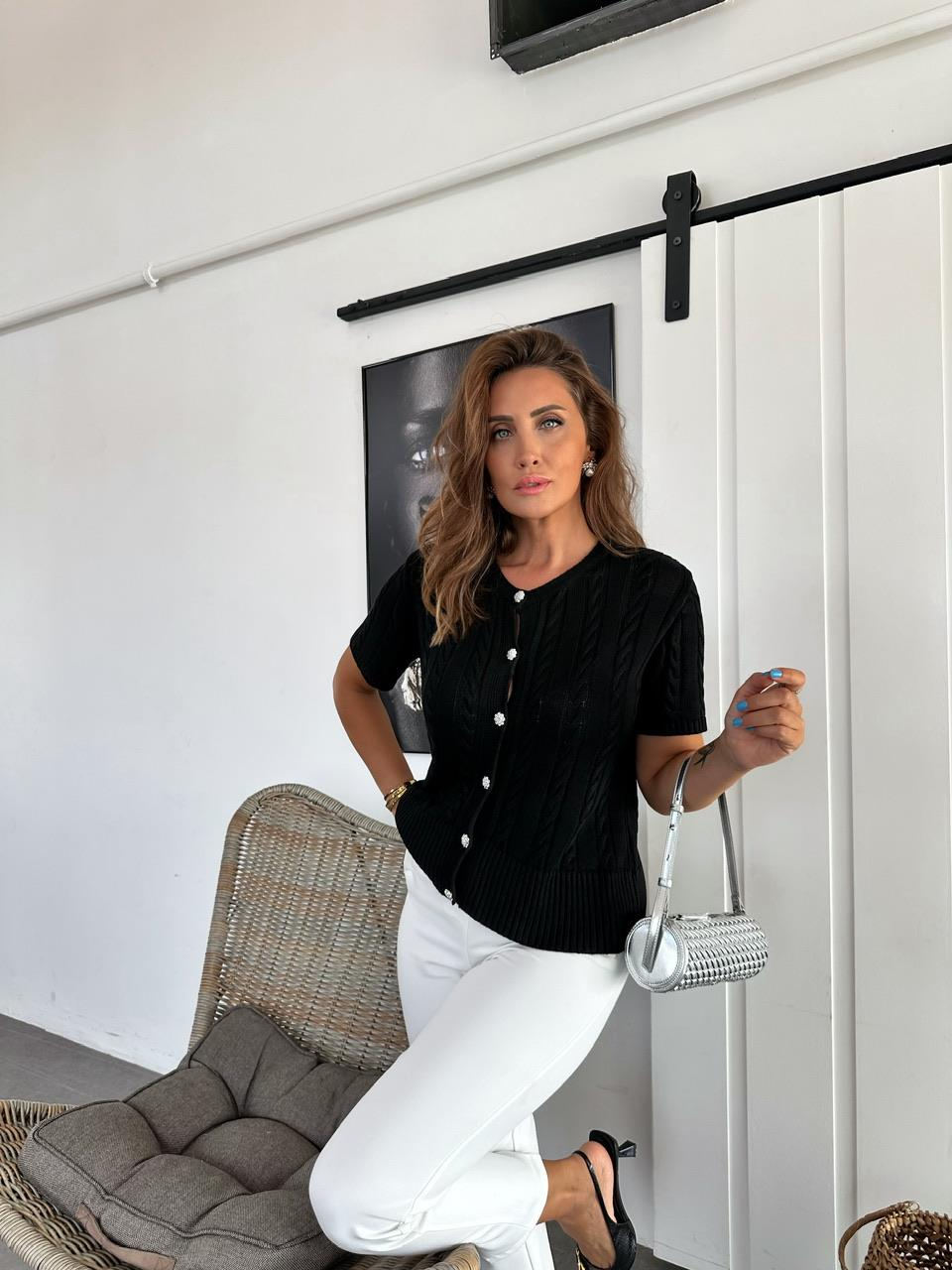 Siyah Taş Düğmeli Saç Örgülü Hırka