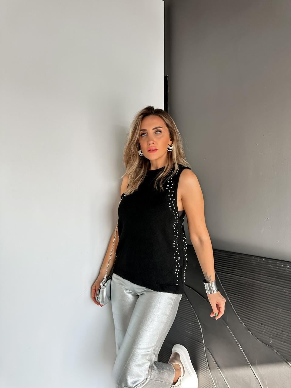 Siyah Taşlı Bisiklet Yaka Triko