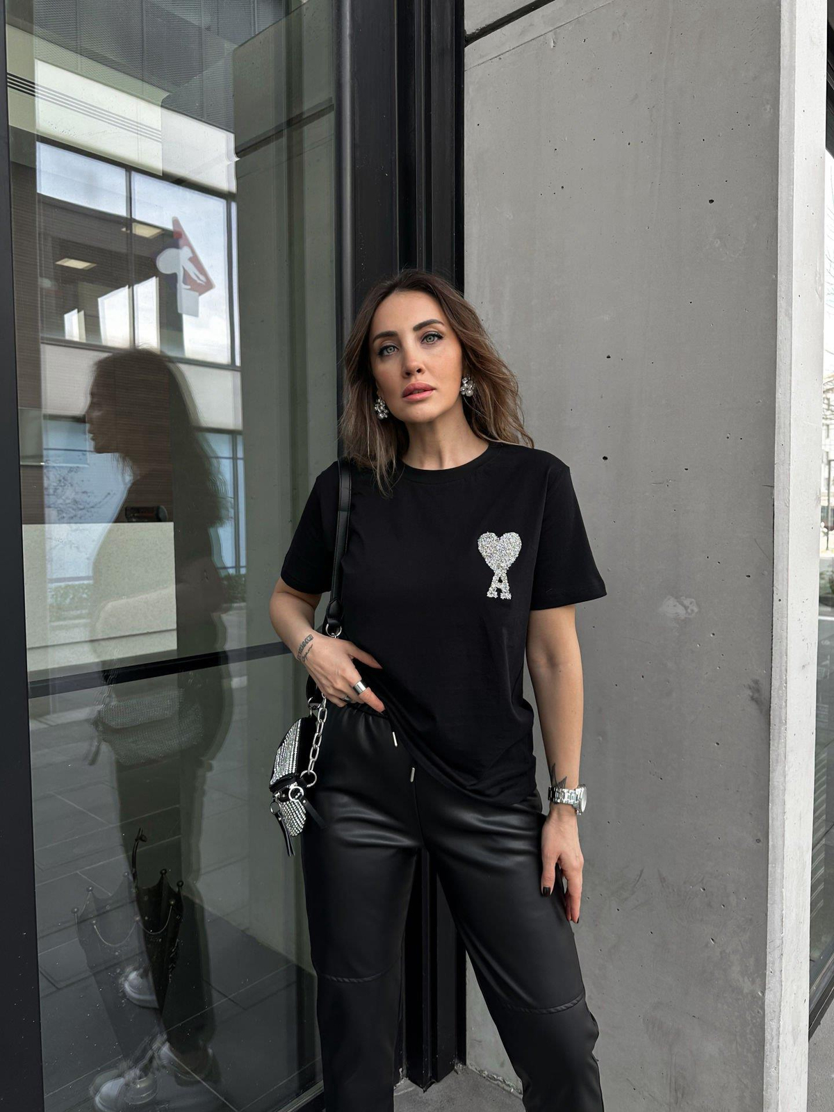 Siyah Taşlı Kalpli Tshirt