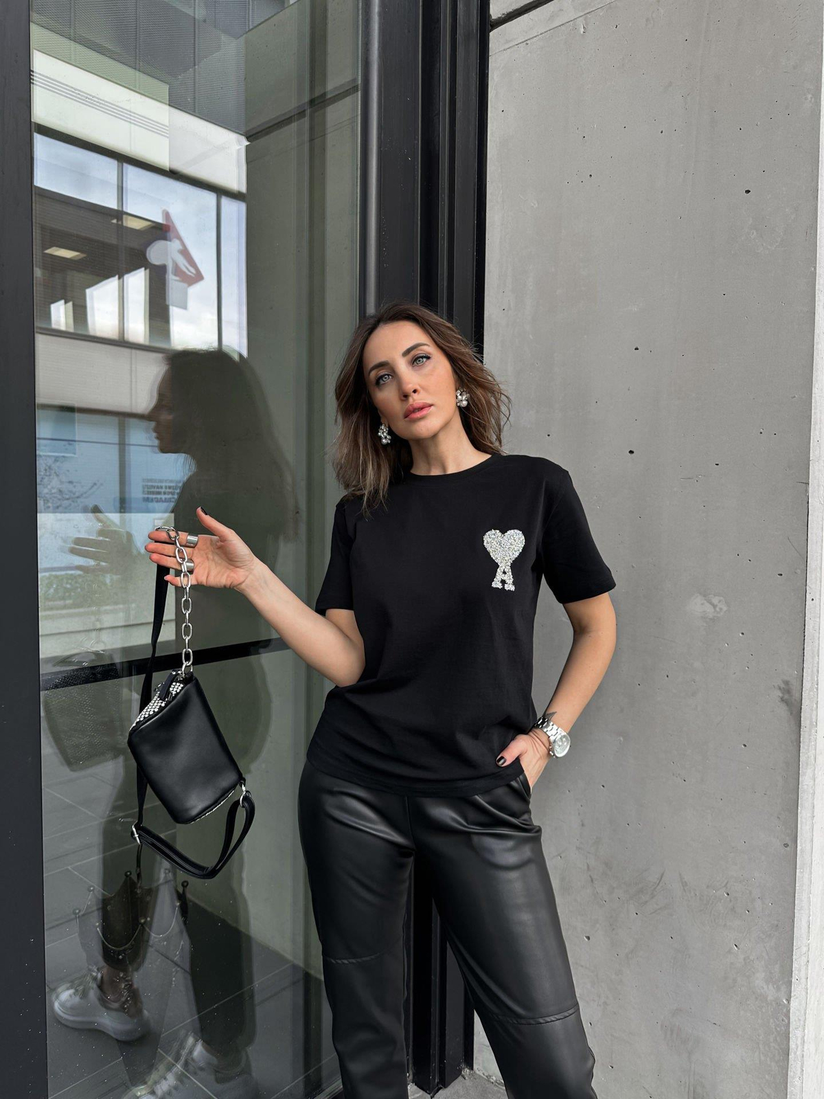 Siyah Taşlı Kalpli Tshirt
