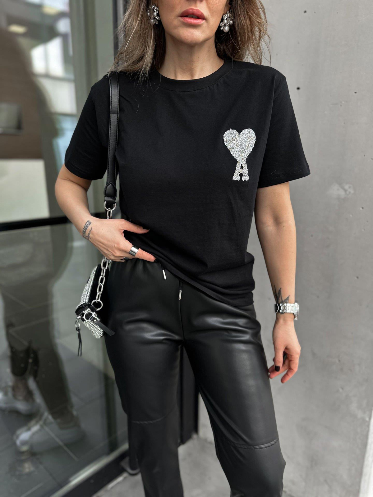 Siyah Taşlı Kalpli Tshirt