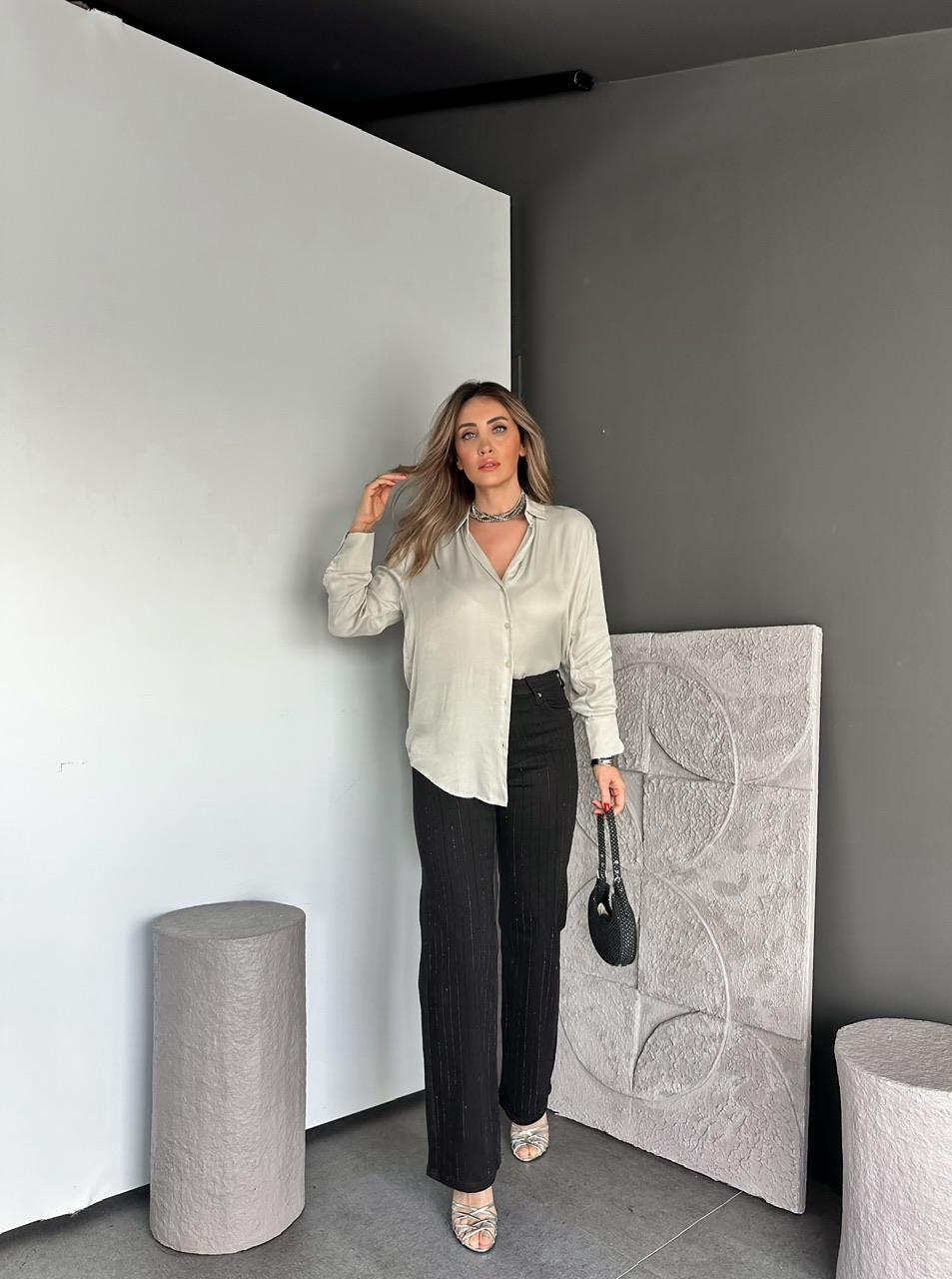 Siyah Taşlı Likralı Jean