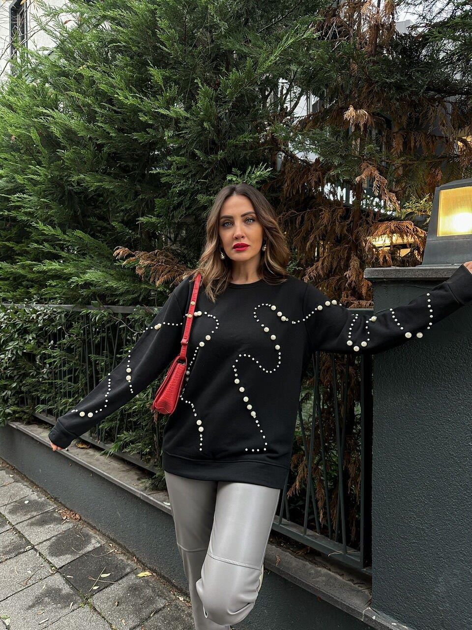 Siyah Taşlı Ve İncili Sweatshirt