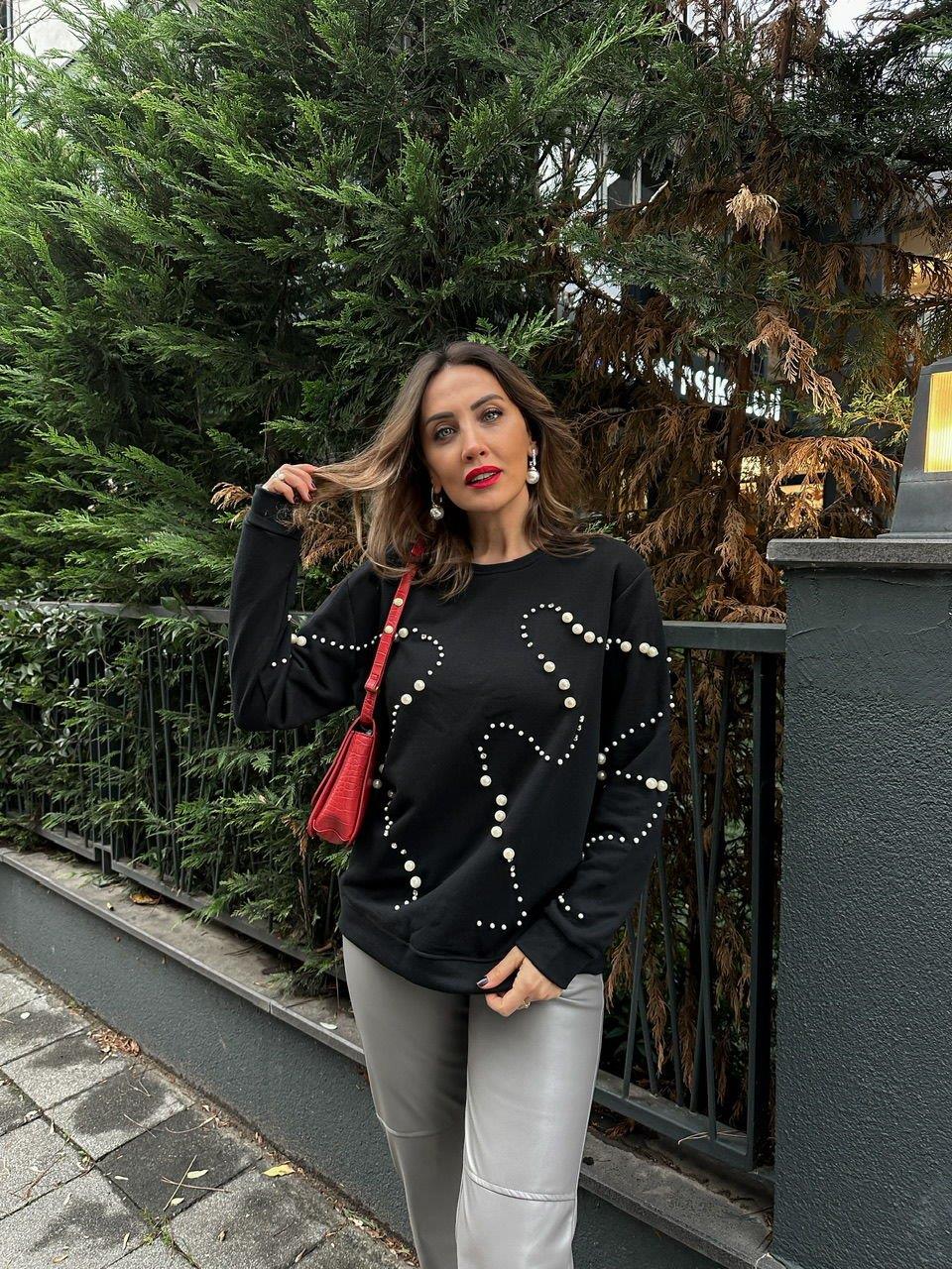 Siyah Taşlı Ve İncili Sweatshirt