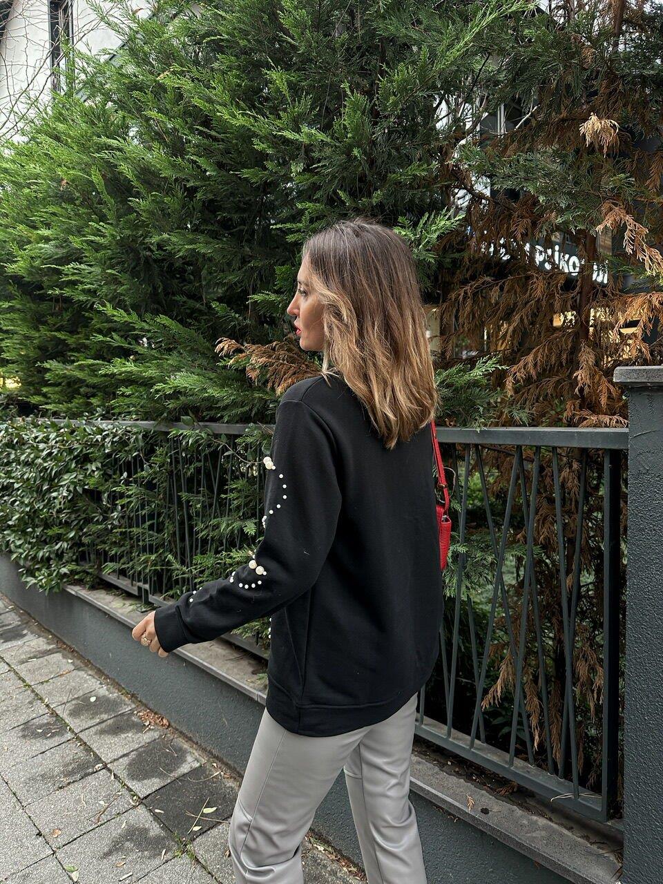 Siyah Taşlı Ve İncili Sweatshirt