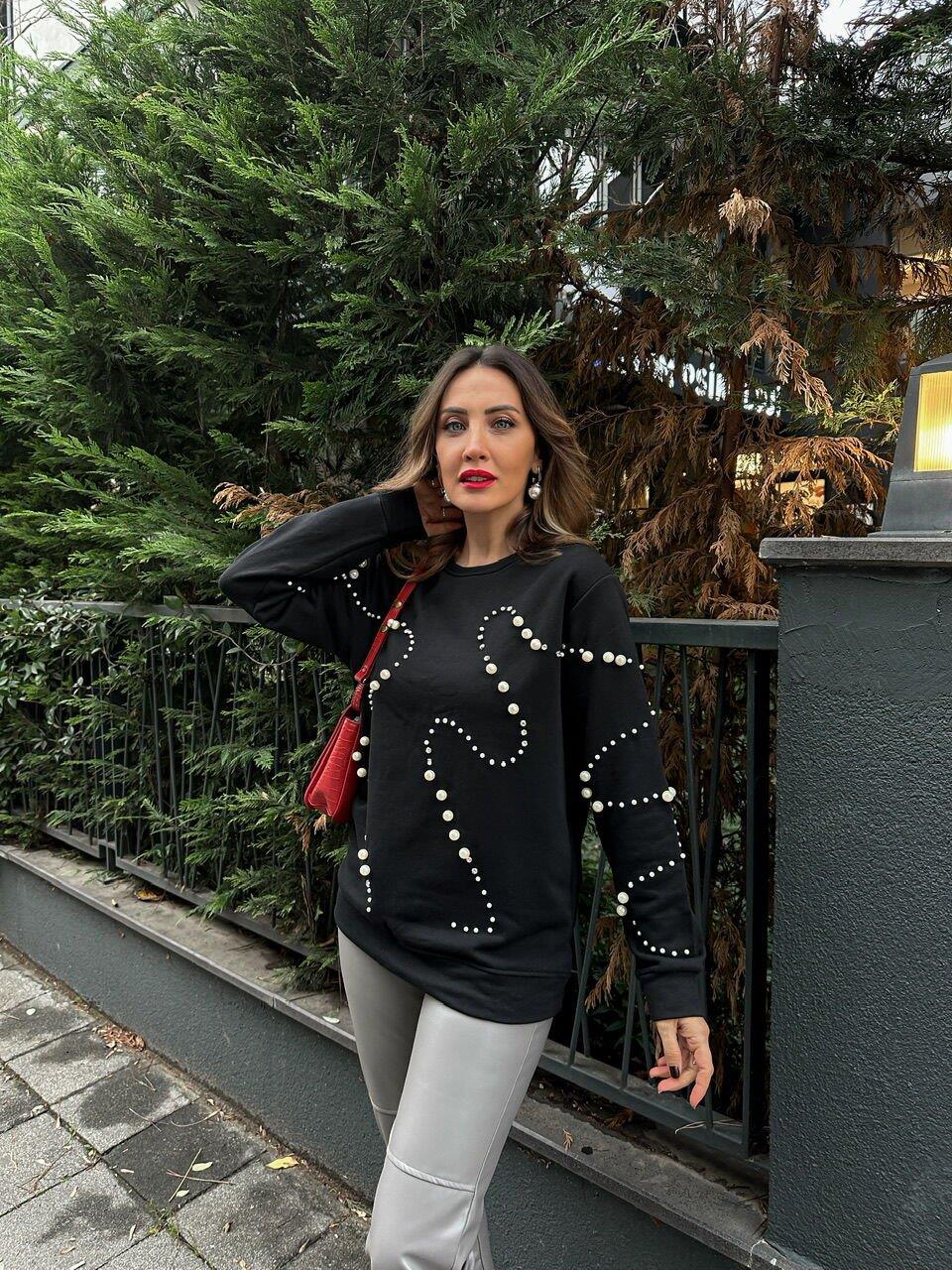Siyah Taşlı Ve İncili Sweatshirt